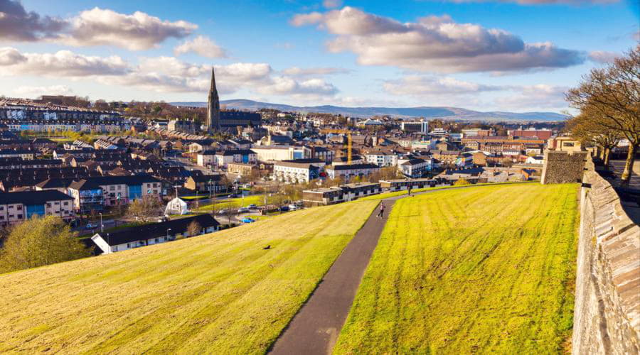 Offriamo una vasta selezione di opzioni di noleggio auto a Londonderry.